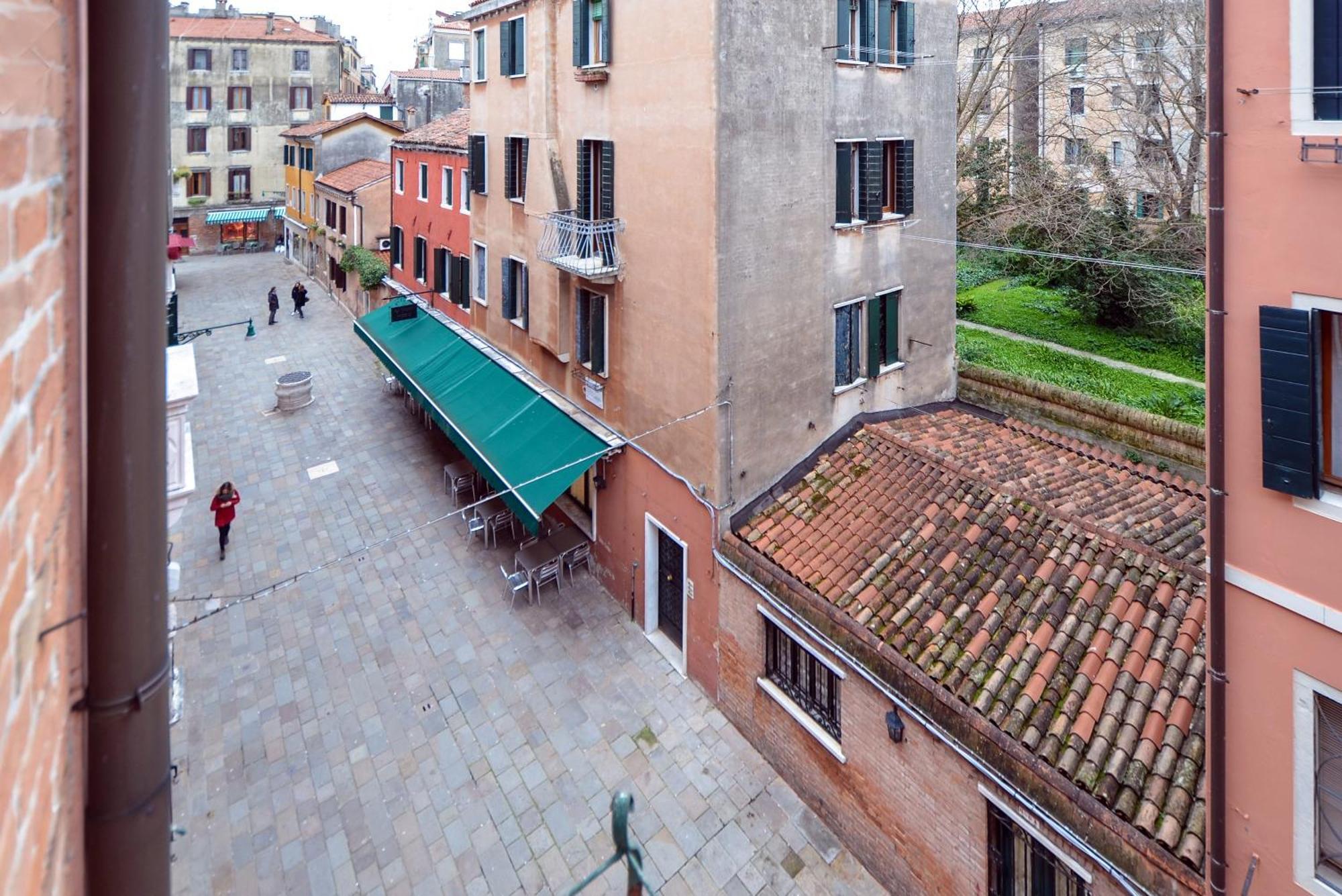 Moro Get-by-train Venedig